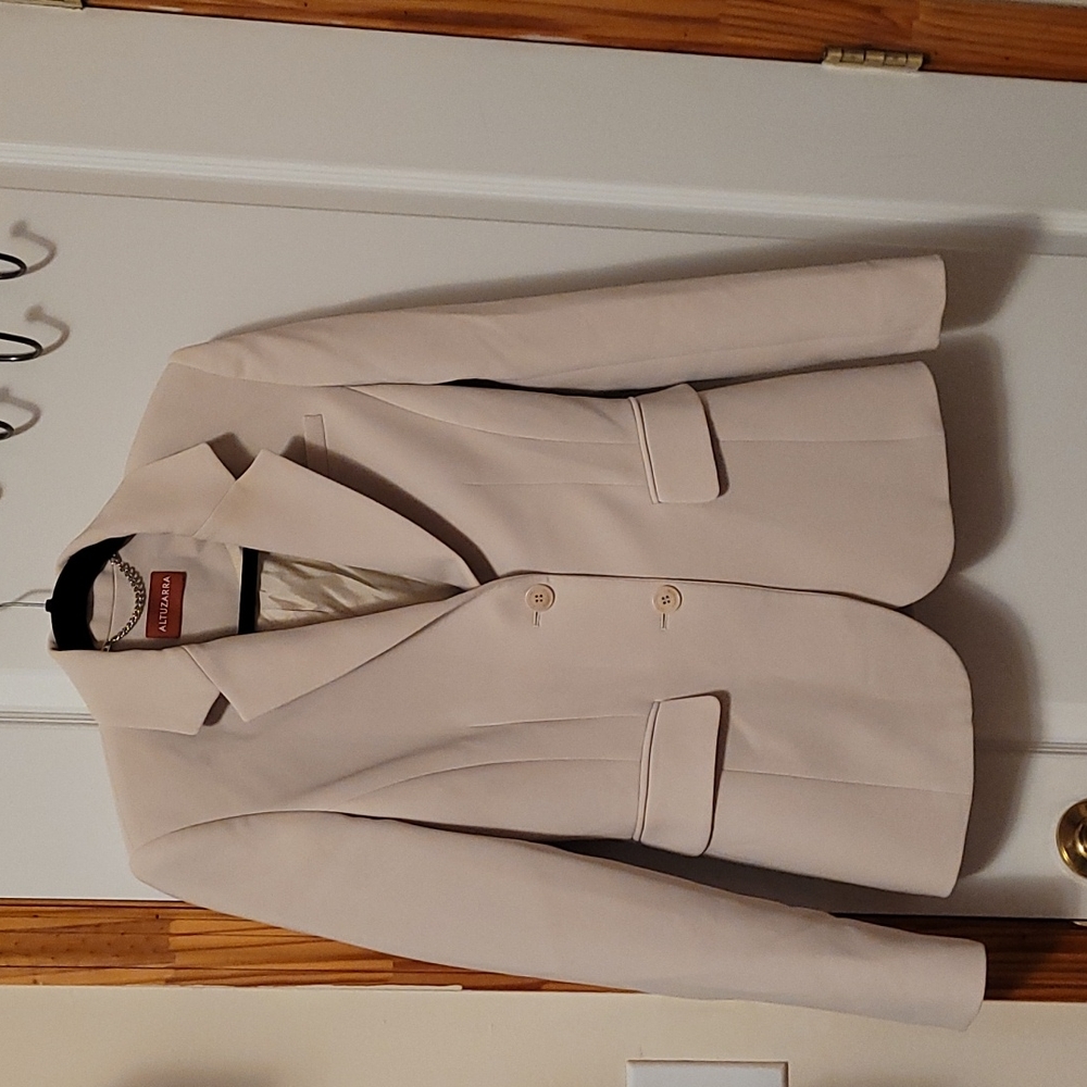 Altuzarra cream jacket size 6 26"from shoulder  to hem
